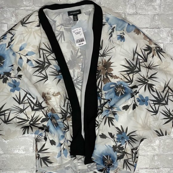 SOLD | NWT Le Chateau White & Blue Floral Kimono - Picture 11 of 12